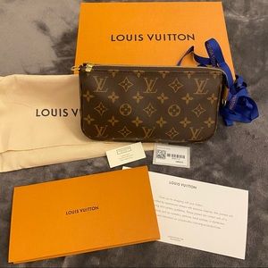 *SOLD* Louis Vuitton Pochette Accessoires